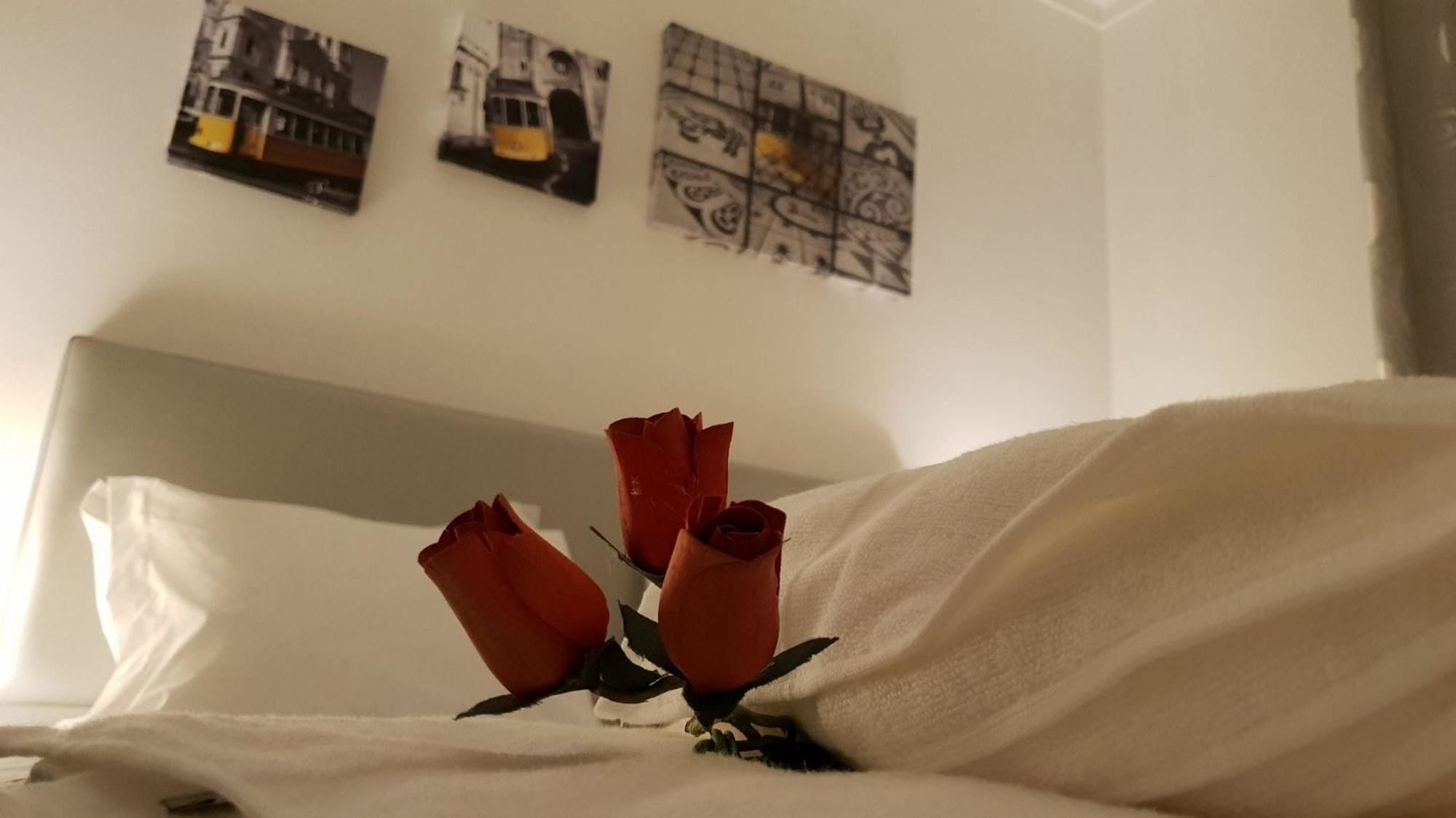 With 3 Bedrooms In Lisboa, With Wifi - 23 Km From The Apartment