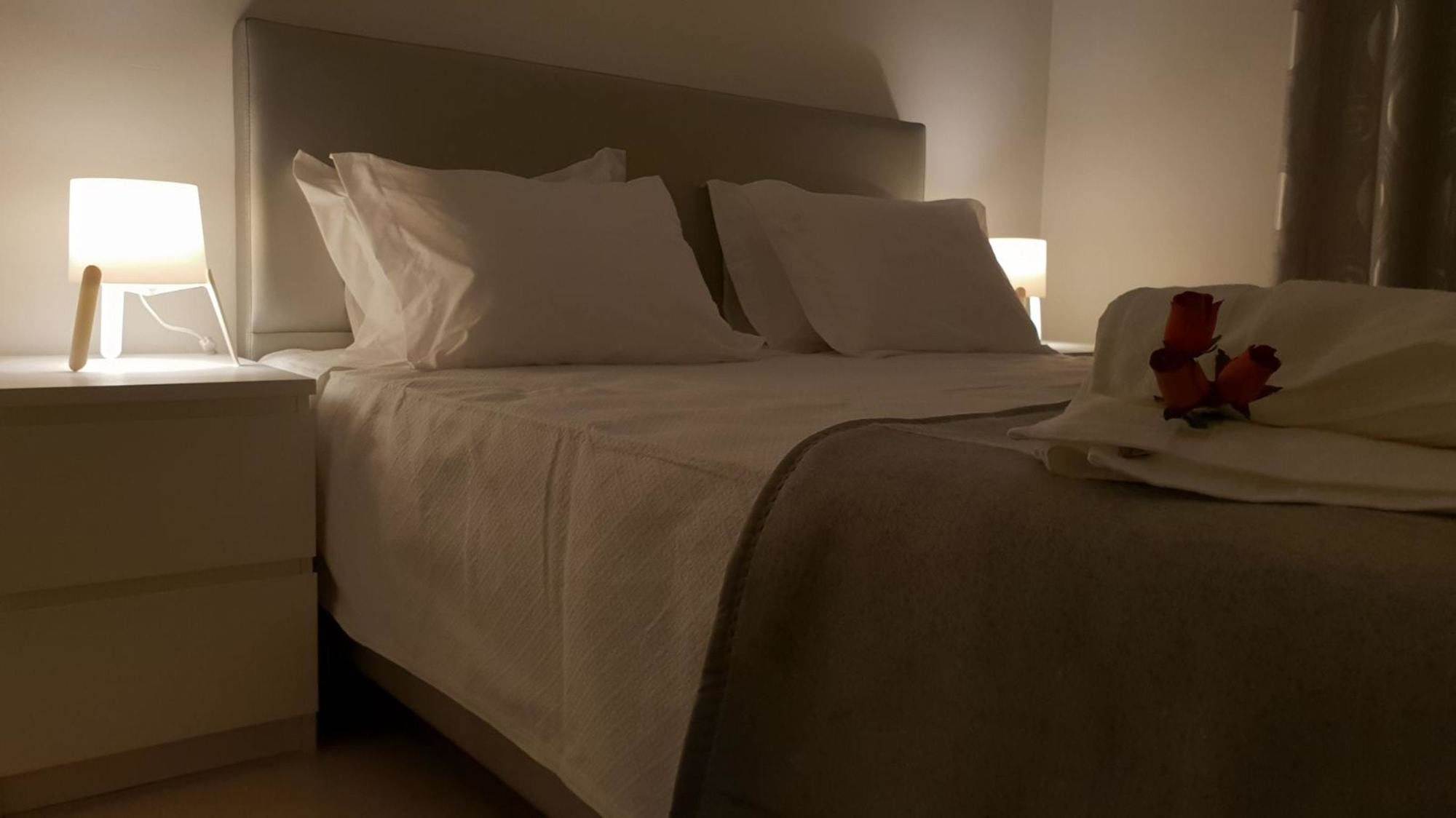 With 3 Bedrooms In Lisboa, With Wifi - 23 Km From The Apartment Lissabon